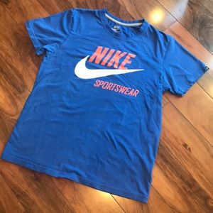 NIKE Womens slim fit athletic T-shirt large